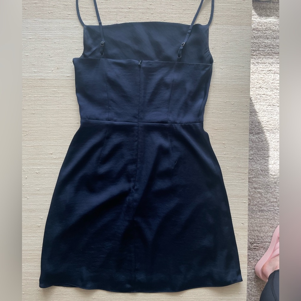 LIKE NEW Aritzia Mini Silk Dress. Flattering Cowl neck. Navy Blue color. Size 0. - Picture 4 of 6